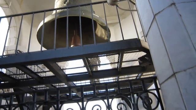 Храм Христа Спасителя. Благовест в Святительский колокол (19 тонн). смотреть онлайн