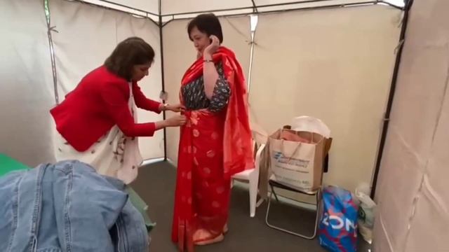 Прогулки по Москве. Фестиваль "Намасте" в посольстве Индии. Часть 2. Примерка сари. смотреть онлайн
