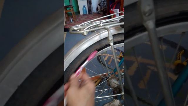 прокручивается покрышка на колесах велосипеда!! смотреть онлайн
