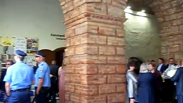 Цитадель Шпандау, ждут новобрачных- полицейских смотреть онлайн