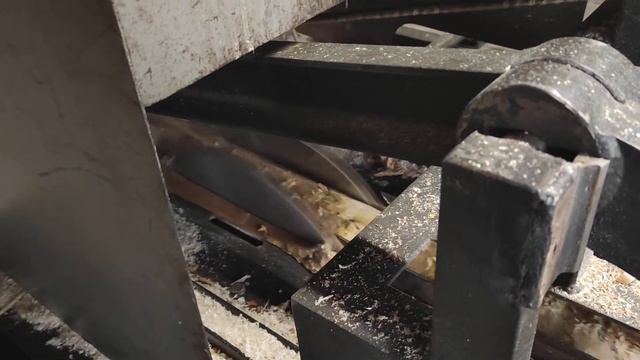 переработка горбыля. дисковый трехпильный станок смотреть онлайн