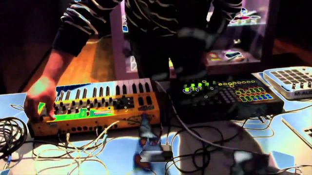 Com Truise - Colorvision // Live @ 350 Broadway смотреть онлайн