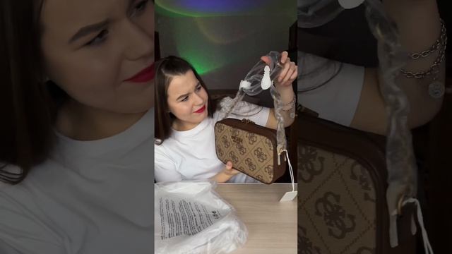 РАСПАКОВКА СУМКИ GUESS ?/ проблемы с доставкой до России смотреть онлайн