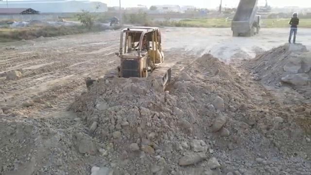 Best Excellent SHANTUI And Komatsu Dozer Pushing Soil and Stone Bulldozer Construction TV смотреть онлайн