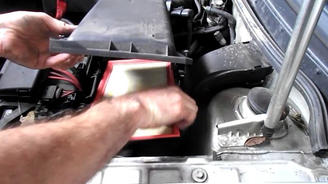 VW Golf Air Filter Change смотреть онлайн