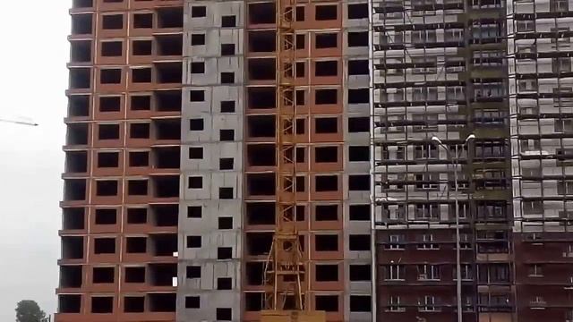 Вот так на объектах Промстроя выкидывают строительный мусор смотреть онлайн