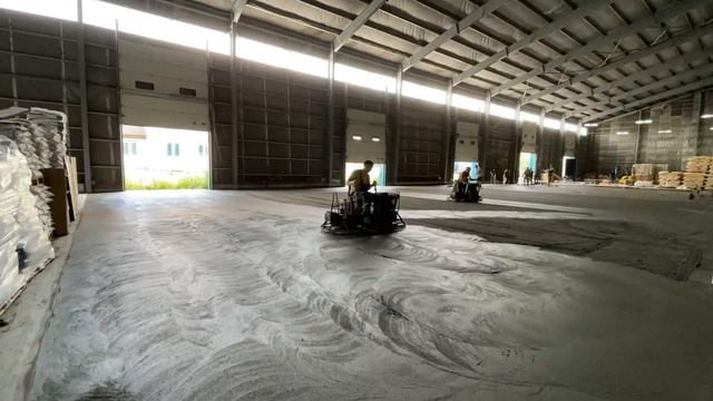 Промышленный бетонный пол с упрочненным верхним слоем в Мытищах (склад) смотреть онлайн