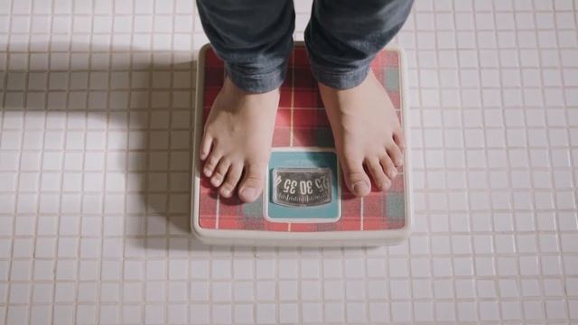 Многие думают,что неудача-это работать дворником ,или в 40 лет жить с мамой... смотреть онлайн