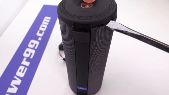 How to Replace Your Logitech Ultimate Ears BOOM 3 Battery смотреть онлайн