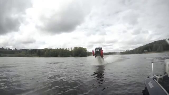 На снегоходе по воде? смотреть онлайн