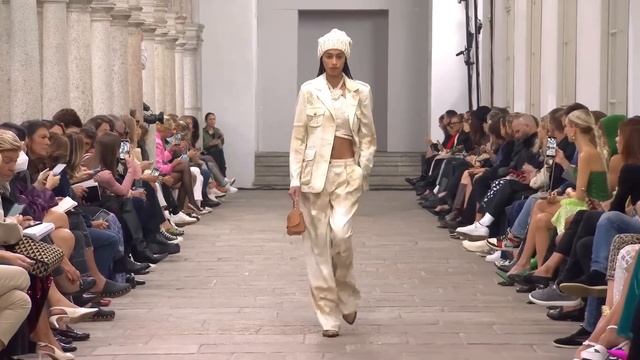 Ermanno Scervino мода в Милане весна лето 2023 / Одежда, сумки и аксессуары смотреть онлайн
