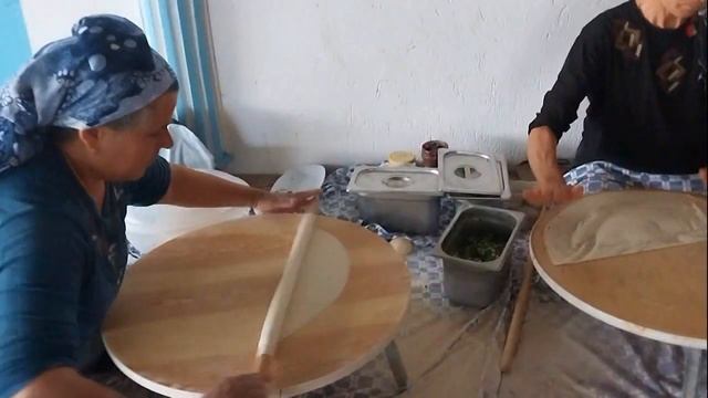 Как делают турецкие лепешки Гёзлеме / Gözleme смотреть онлайн