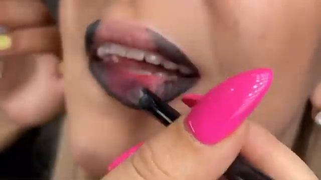 Профессиональный макияж губ с Parisa Cosmetics смотреть онлайн