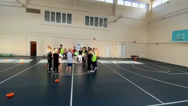 Урок по теме: Баскетбол. 6 "а" класс смотреть онлайн