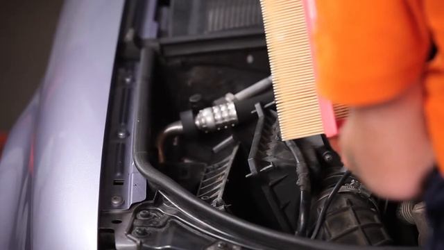 Как да сменим Въздушен филтър за двигател на AUDI A4 B7 AVANT [ИНСТРУКЦИЯ] смотреть онлайн