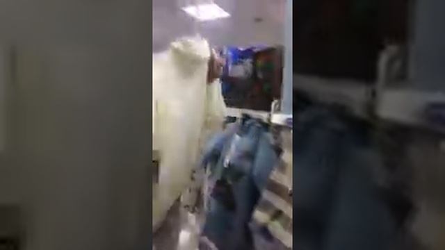 Как одевать ребёнка на прогулку зимой? смотреть онлайн