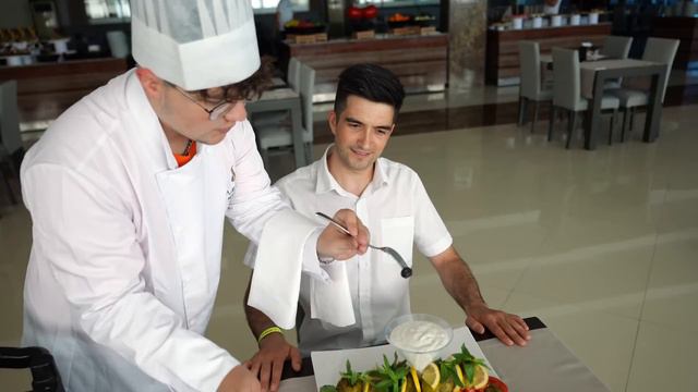 AM FOST DIRECTOR IN Hotelul AMON PENTRU 24 DE ORE !! смотреть онлайн