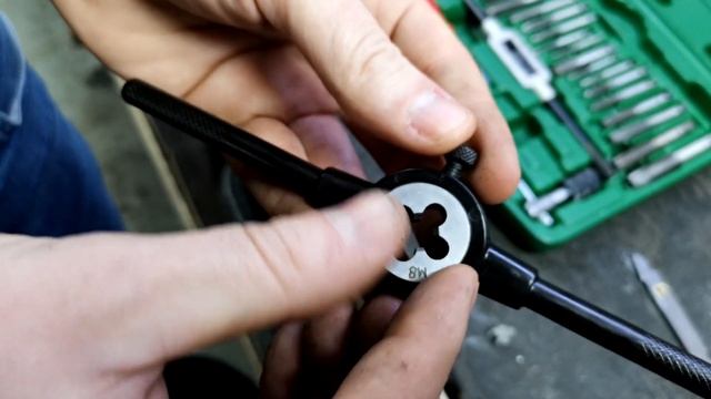 Восстанавливаем наружную резьбу смотреть онлайн