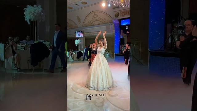 Пример танца невесты с 6 девочками ? школа танцев Гарни пар смотреть онлайн