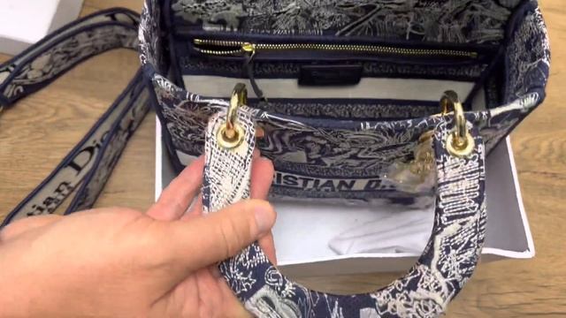 Распаковка сумки Диор Леди Ди | Dior Medium Lady D bag | Брендоман смотреть онлайн