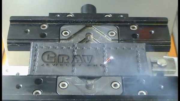Лазерная гравировка на коже на лазерном гравере GravMax