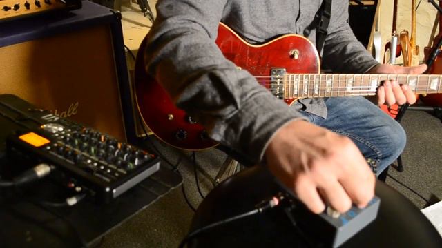 Guitar Fuzz Pedal Demo. Transmitter: Oscillating Fuzz Unit from Electric Squid Industries смотреть онлайн