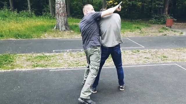 Ближний бой с керамбитом.