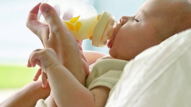 СРЫГИВАНИЯ РВОТА ЗАПОР У ГРУДНИЧКА | Проблемы пищеварения у грудничка смотреть онлайн