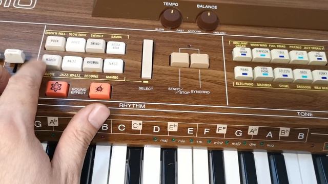 Casiotone 701 the world’s first electronic keyboard to include Melody Guide function смотреть онлайн