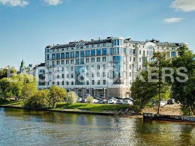 Engel&Volkers SPb: Квартиры на Каменном — Классика и комфорт для большой семьи смотреть онлайн