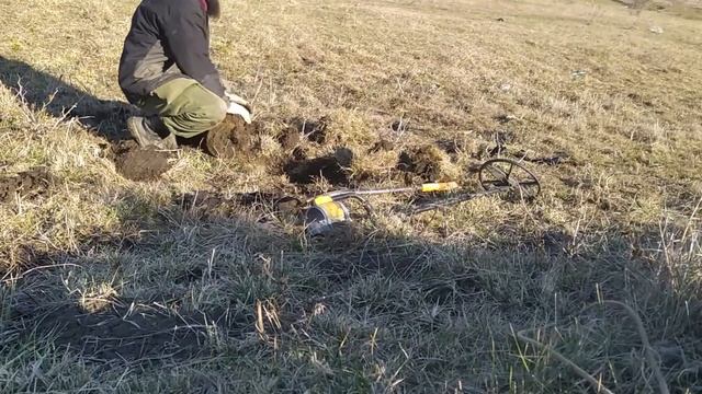 ТЯЖЕЛЫЕ БОЛВАНКИ в канаве! Электродвигатель, катки, шестерни, отвалы и лемеха. Февраль 2023. смотреть онлайн