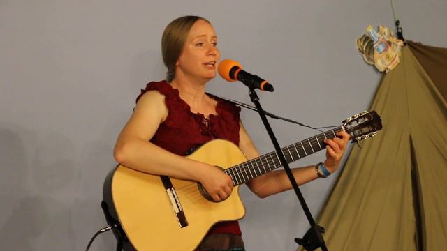 «Парить над тратуарами легко» Екатерина Лаврентьева смотреть онлайн
