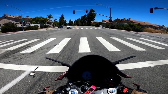 First Ride on a GSXR 750 and I dropped it смотреть онлайн