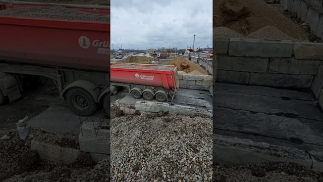 Разгрузка Тонара Щебень. смотреть онлайн