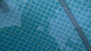 Как легко удалить грязь со дна бассейна. Лайфхак №16