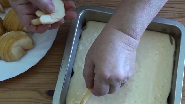 Потресающий бисквитно яблочный пирог. Простой. Пальчики оближешь смотреть онлайн