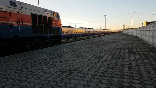 Отправление с Туркестана, ТЭ33А-0177 с поездом 33 Алма-Ата -Актюбинск, звук дизеля смотреть онлайн