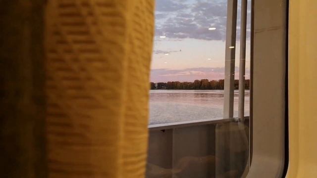 Мустай Карим - о кормежке на теплоходе в круизе, минирепортаж, август 2022 Алекс смотреть онлайн