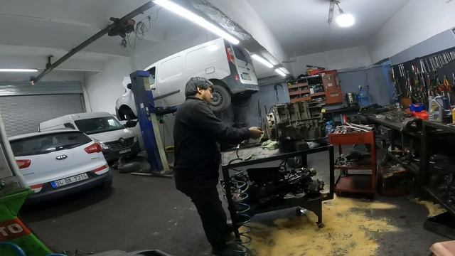 134.000 kilometrede yağ yakan benzinli aracın motorunu söktük,Kia Sportage 1.6 GDI motor смотреть онлайн