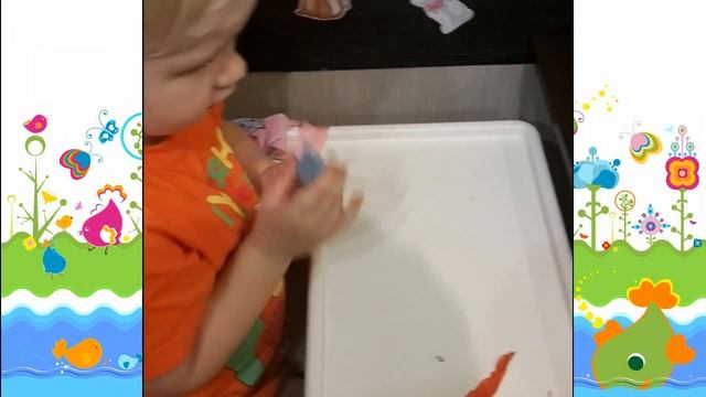 Наша Тая. Открываем Киндер Макси Насекомые в саду. Open kinder maxi with Taya insects in the garden