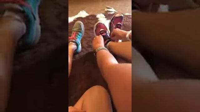 Shoe Laces and you! смотреть онлайн