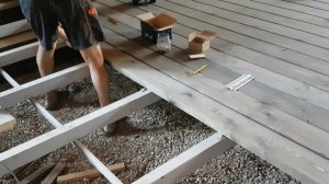 Монтаж палубной доски из лиственницы,по металлическому каркасу,на скрытый крепеж "змейка-лодочка"