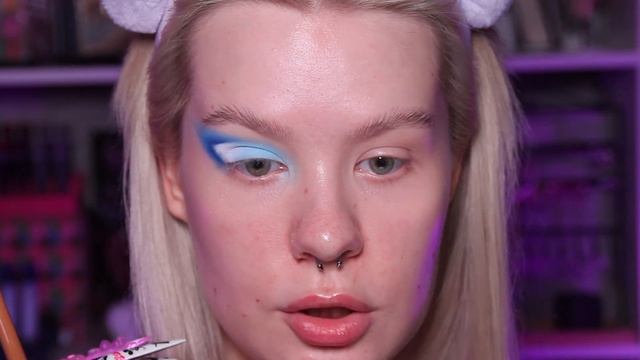 ГОЛУБОЙ МАКИЯЖ | MAKEUP TUTORIAL смотреть онлайн