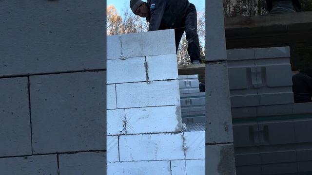 кладка газоблока на клей-пену ТИТАН