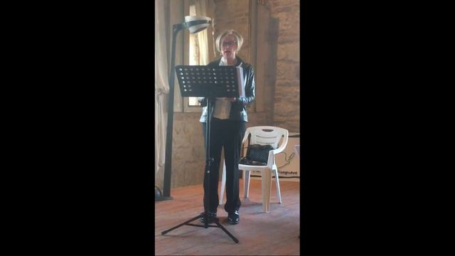 WIKITONGUES: Annita speaking Italian and Piedmontese смотреть онлайн