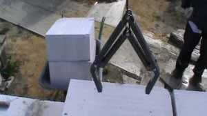 самодельный строительный кран для укладки больших блоков