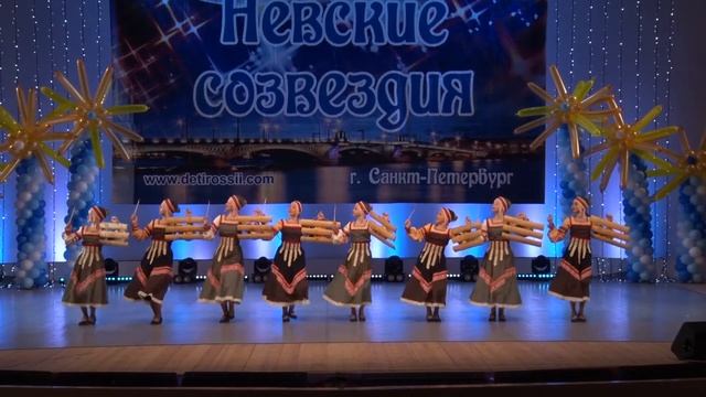 "Образцовый худ. коллектив" Хореографическая студия "Дивертисмент" - зырянский танец "Поленца" смотреть онлайн