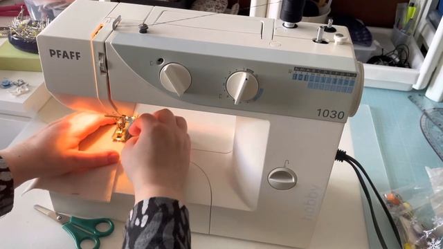 Knopfloch mit Pfaff Hobby 1030 mit und ohne Knopflochfuß sewing machine #sewingmachine #knopfloch смотреть онлайн