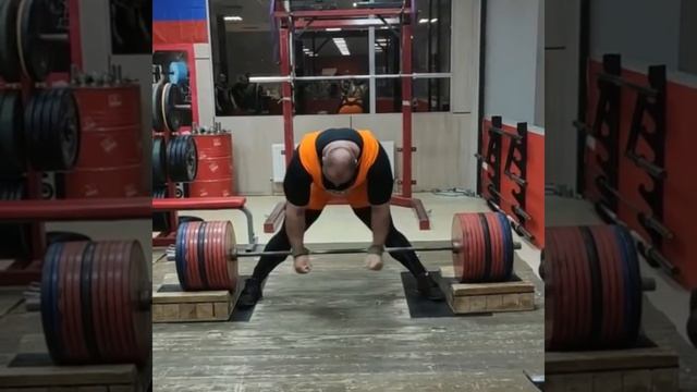 Ivan Makarov 550KG/1212LBS Deadlift Attempt смотреть онлайн