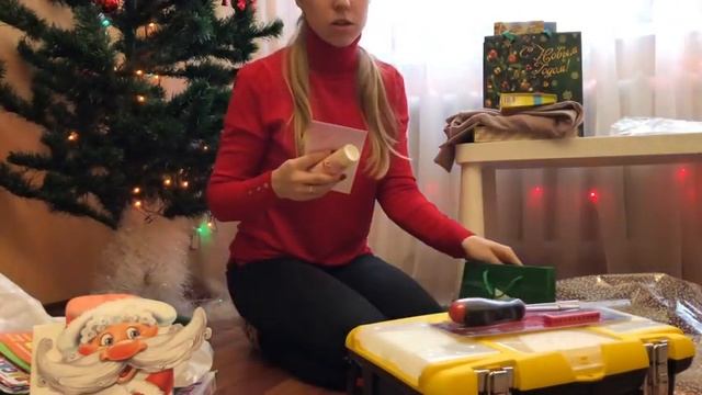 Подарки на Новый год. Что подарить ребёнку на год? Что подарить близким? смотреть онлайн